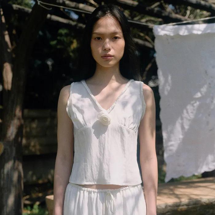 V flower sleeveless blouse_ivory