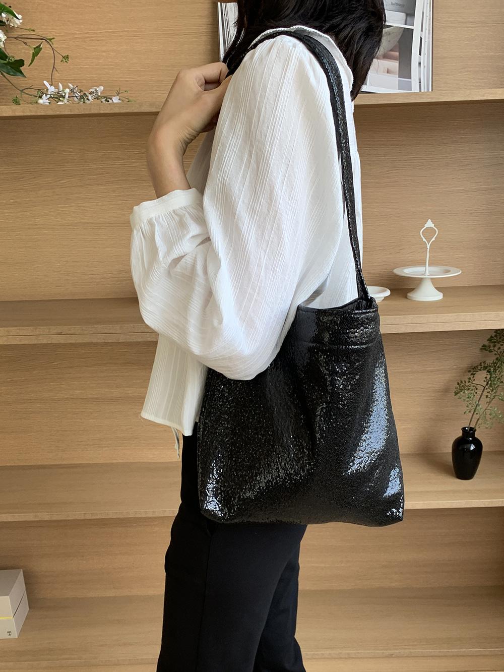 lumi 숄더백 블랙