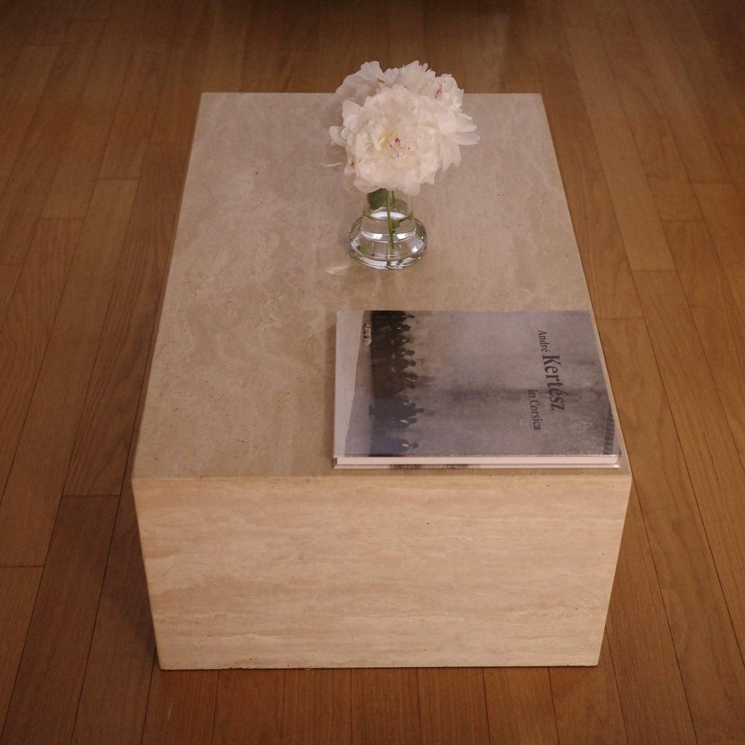 POESIE : SOFA TABLE