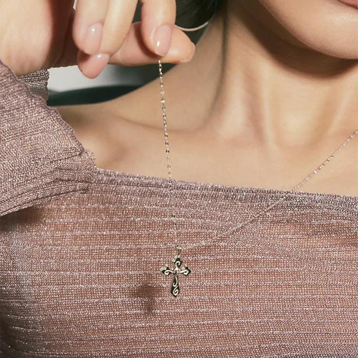 Serif Cross Necklace (S)