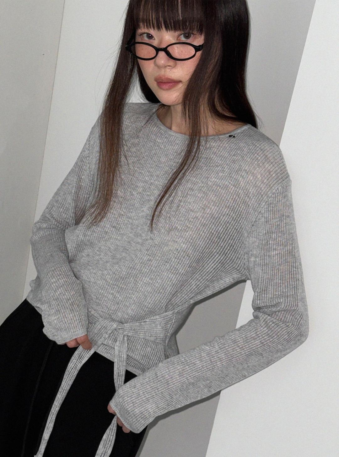 트위 [온라인단독] 투나 펀칭 스트랩 긴팔 니트