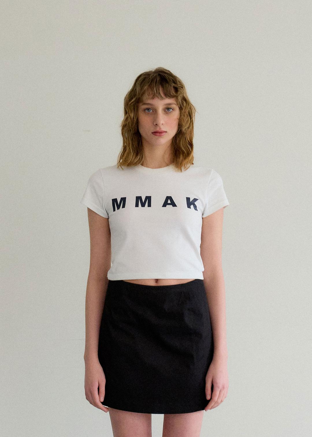 MMAK LOGO CROP TIGHT T-SHIRT, WHITE