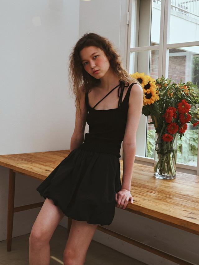 Tシャツ・カットソー RONRON ROSE RIBBON FRILL OFF SHOULDER T SHIRT BLACK RR24BST3 ROSE RIBBON FRILL OFF SHOULDER T SHIRT BLACK - RONRON 론론