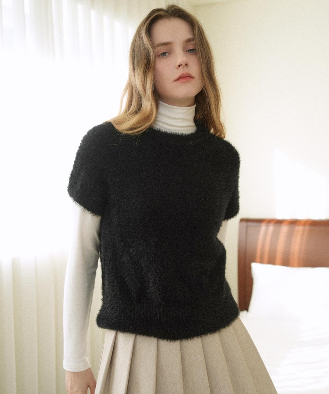 블레티 Round Neck Half Sleeve Knit (Black)