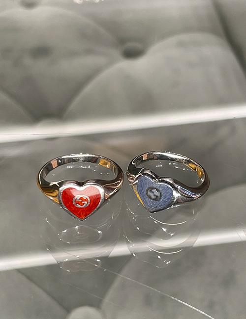 구찌 인터로킹 G 에나멜 하트 링(레드/라이트블루)
