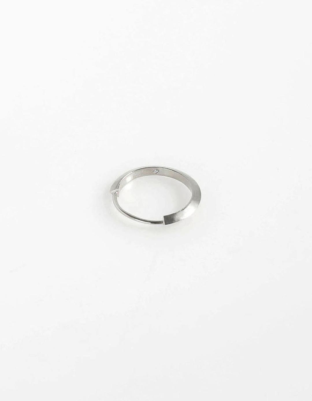 Triangle ring * Showroom only *