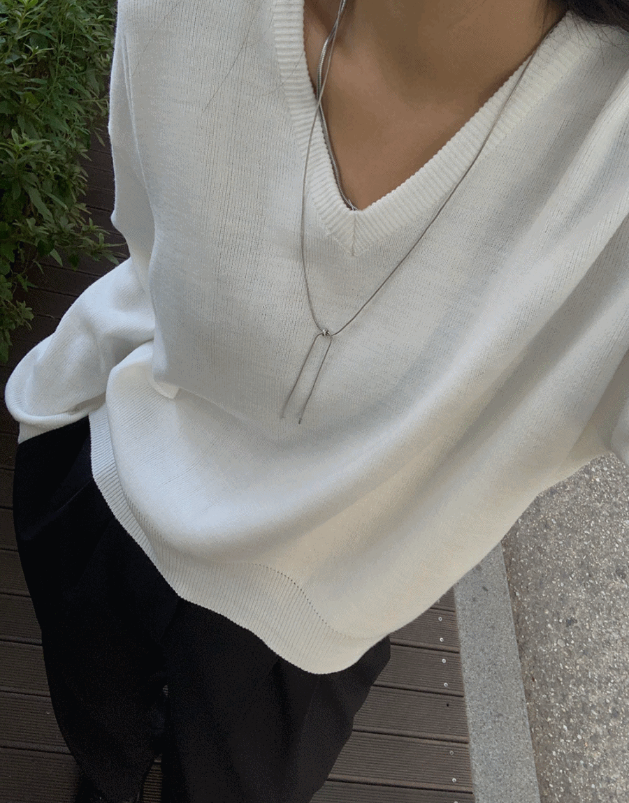 HUG V-NECK KNIT