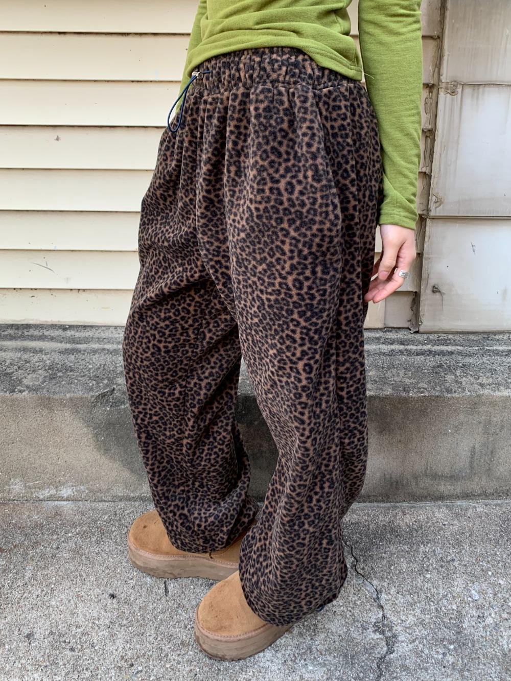 leopard pattern fleece pants 레오파드 호피 패턴 후리스 팬츠