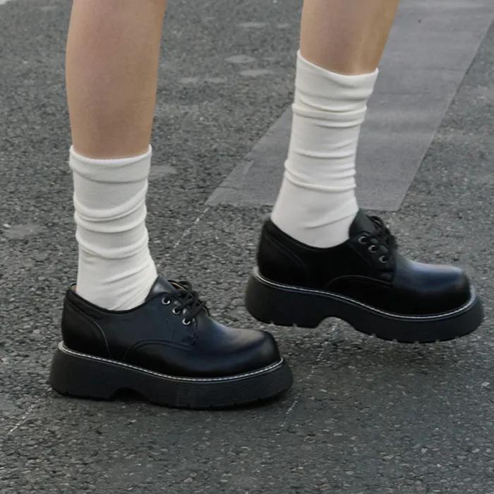 [정소민 착용]라운드 토 스티치 레이스업 로퍼 412215009 (4.5cm)