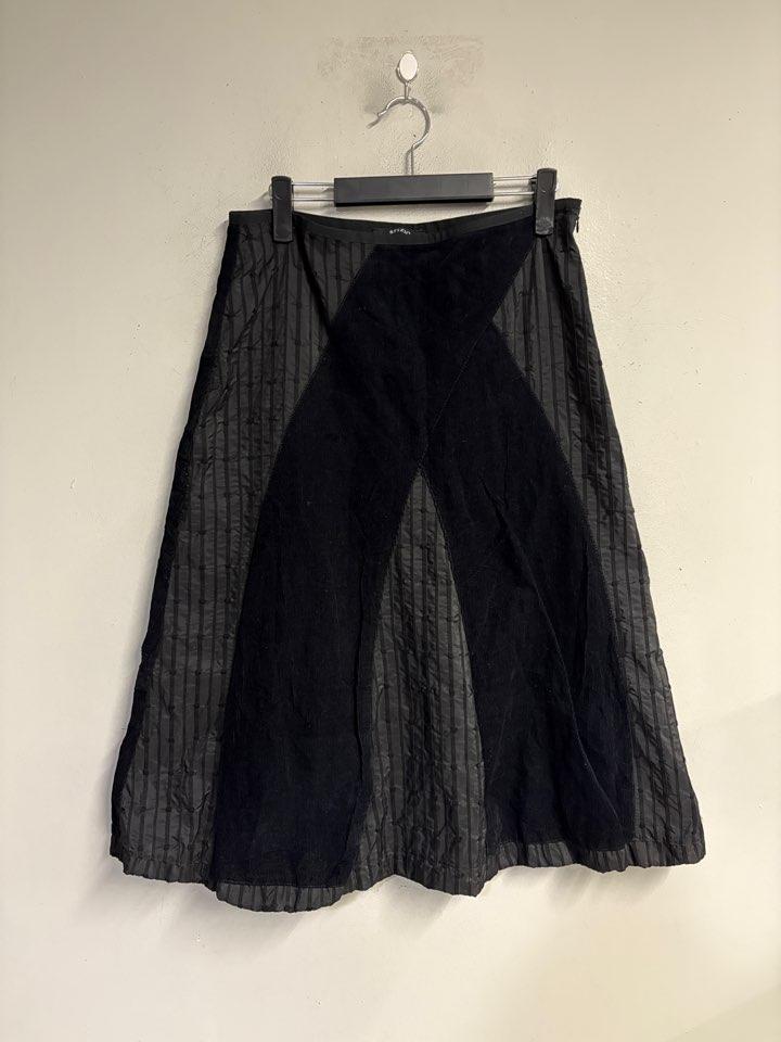 SFIZIO Paneled Skirt (room-7)