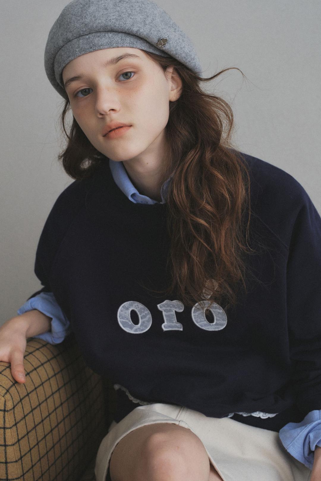 오로 어피어 레이스 스웻셔츠_Classic Navy