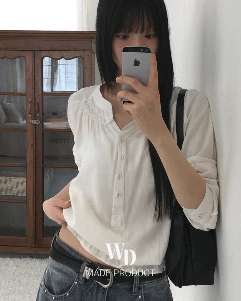 [얼리버드15%/MADE/하객룩🤎] 모안 헨리넥 버튼 셔링 블라우스