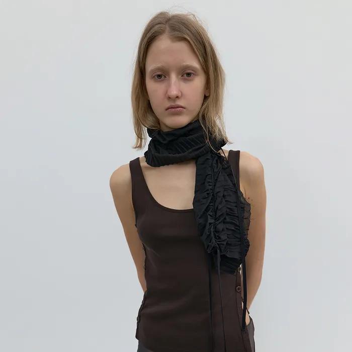 (4차 REORDER) SIDE-BUTTON DETAIL SLEEVELESS TOP IN DARK BROWN