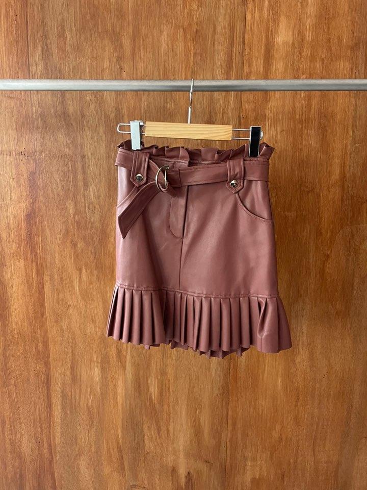 Brown buckle strap pleats skirt