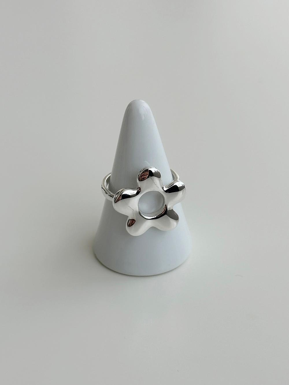 BIG FLOWER RING