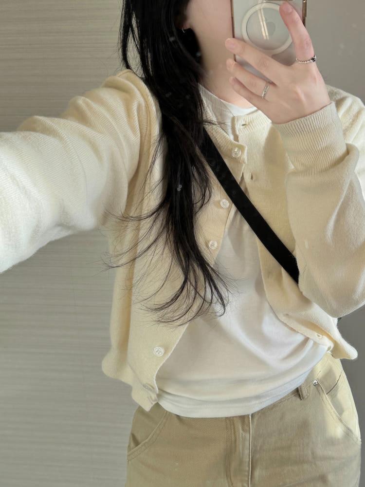 나미 베이직 라운드넥 단추 긴팔 가디건(아이보리)
