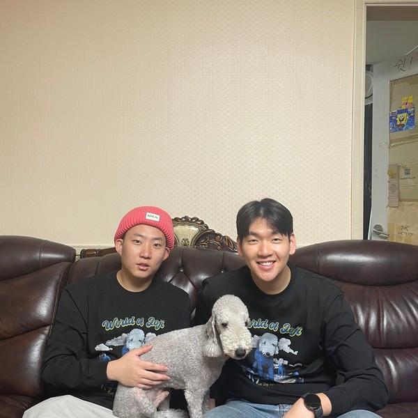 월드 오브 조지 티셔츠_롱슬리브