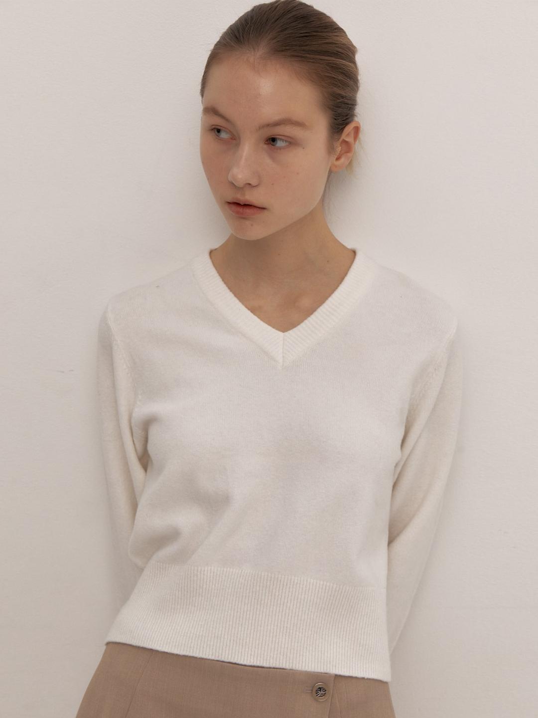 Cotton Blended V-neck Pullover - Ivory
