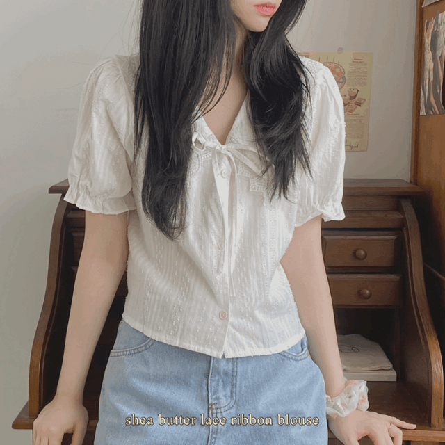 시어버터 코튼 레이스 리본 빅카라 퍼프 반팔 블라우스