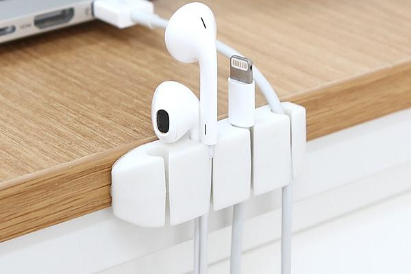 USB 스마트폰 전선정리 간편부착 4단 케이블 클립홀더