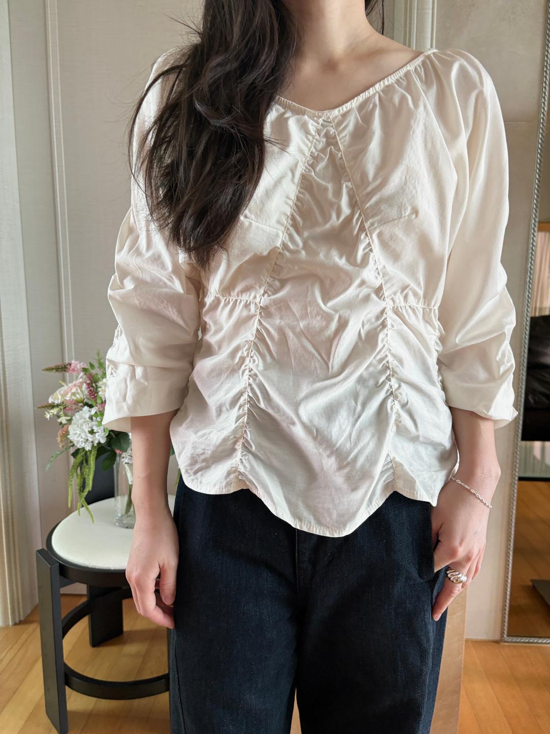 Crème sheer seamline blouse