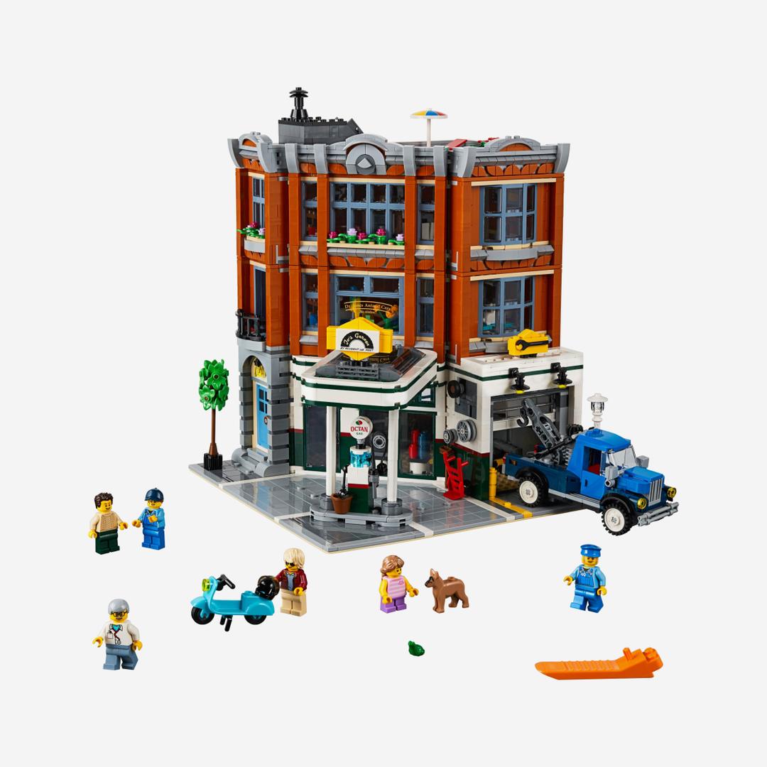 Lego Corner Garage