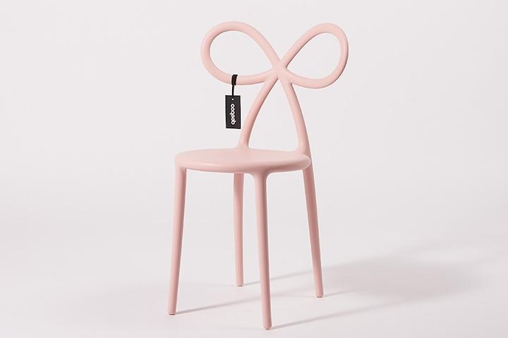 퀴부 리본 체어
