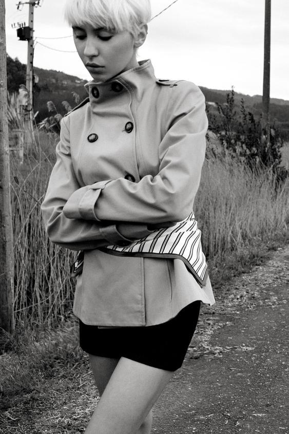 프린트 스카프 숏 트렌치 코트