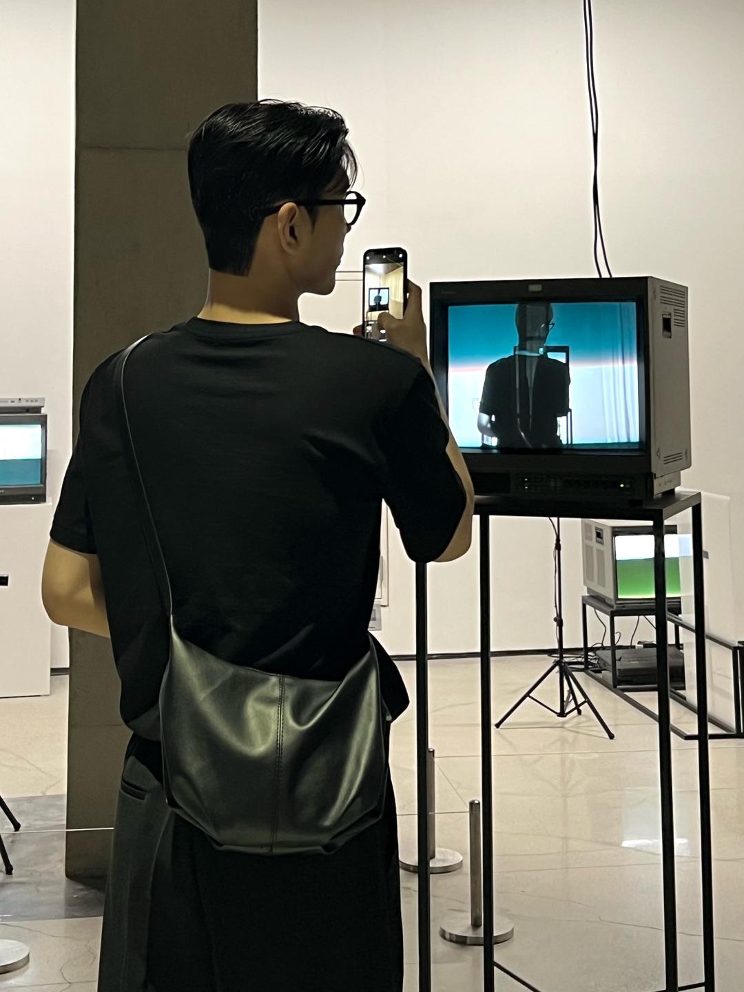 하프문 레더 크로스백