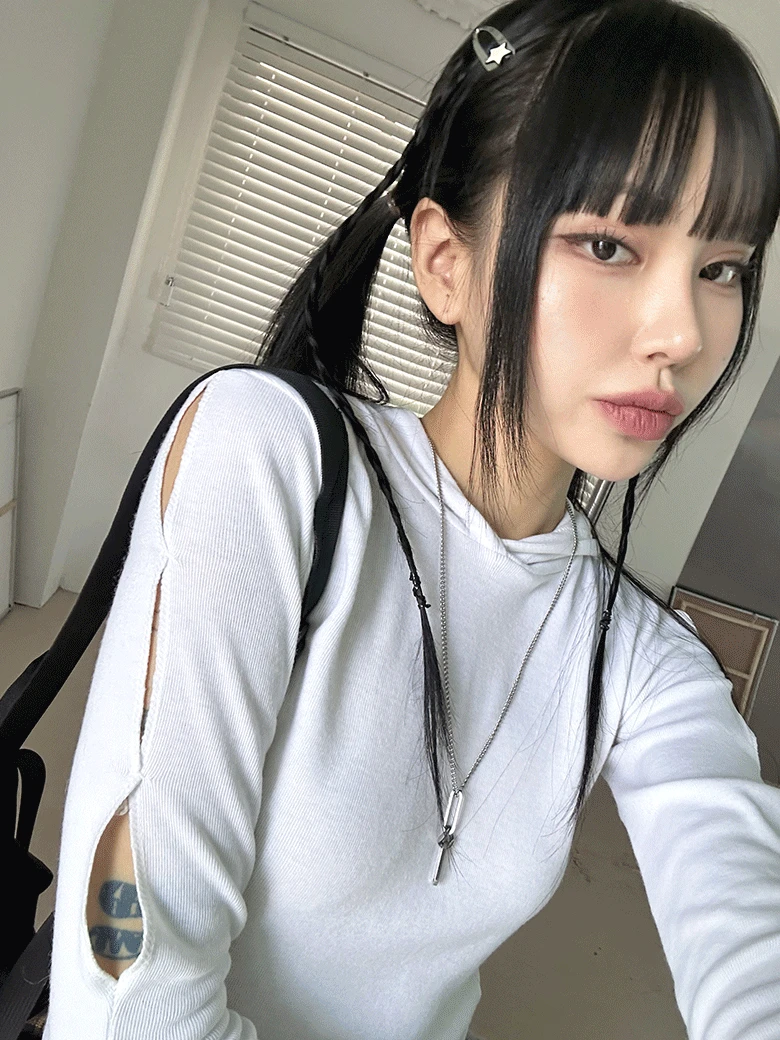 [주문폭주,4차 입고] 컷아웃 워머 후드 크롭 티셔츠