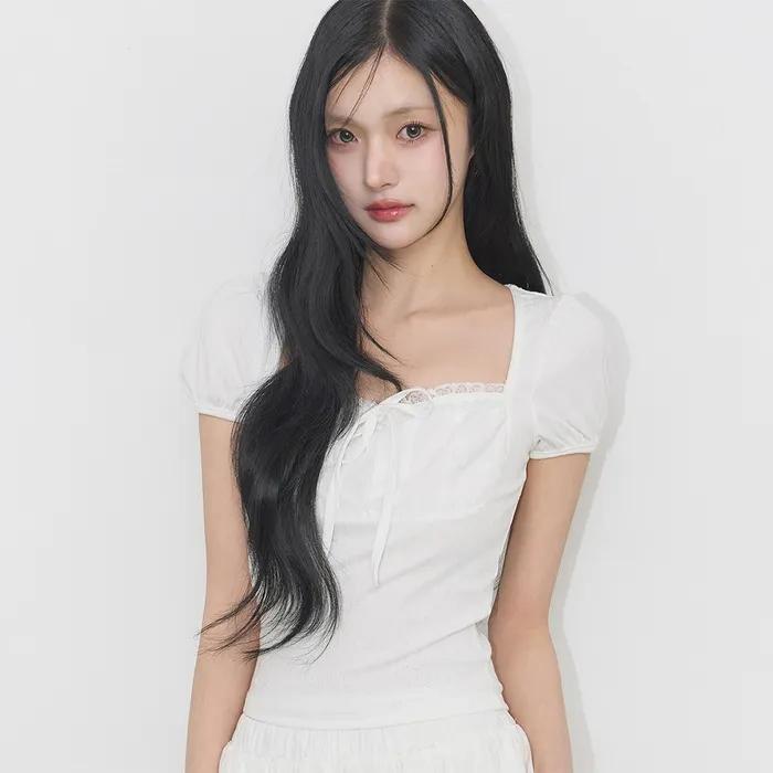 로지 레이스 스퀘어넥 티 화이트