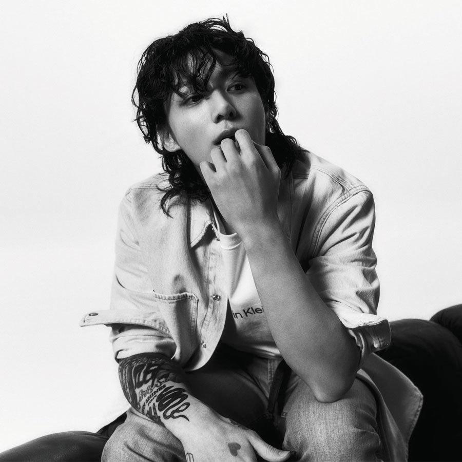 [BTS 정국 착장]남성 릴렉스핏 블리치 데님 셔츠(J322774)