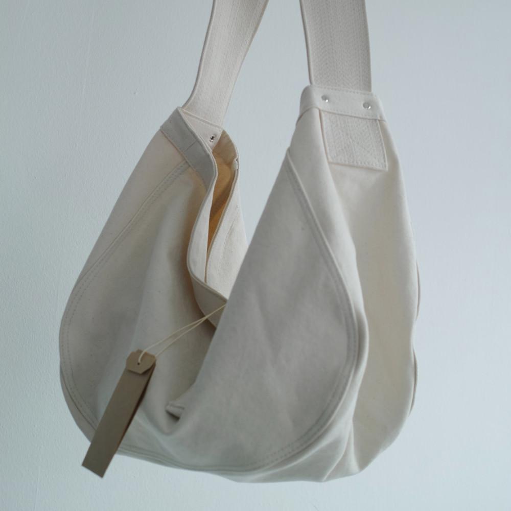 [TAIGA TAKAHASHI] NEWSBOY BAG (IVORY)