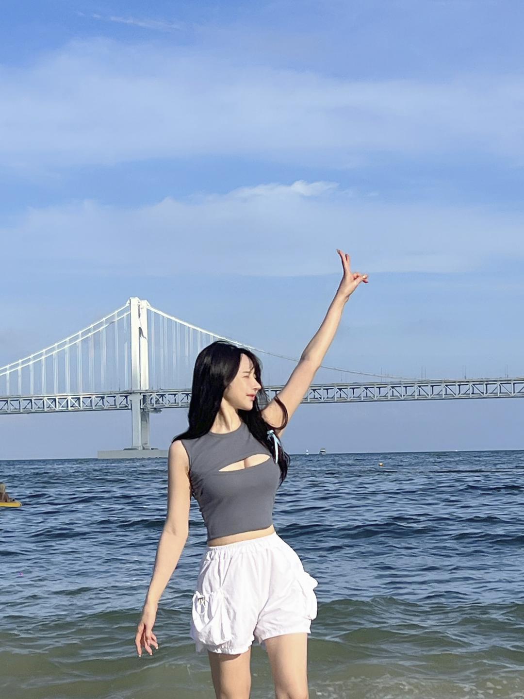 웨일 바스트 트임 크로스 숏 나시 (4color)