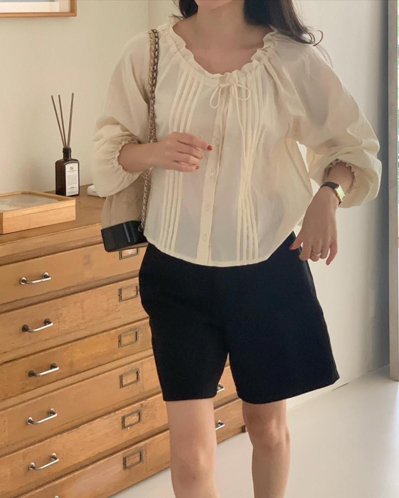 모아 BL (2col) 프릴 러블리 귀여운 스트링리본 셔링 스모크 핀턱블라우스