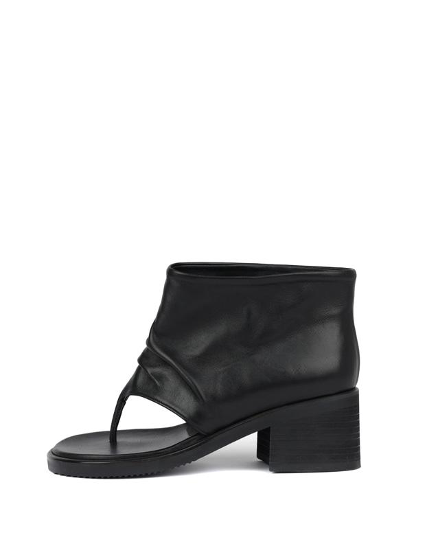 Curve short boots black