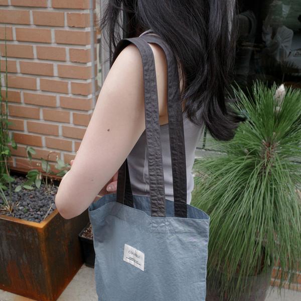 small nylon square bag (dusty blue)