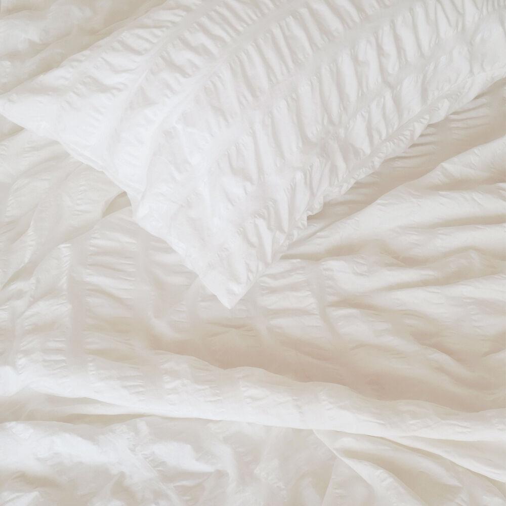 White ripple blanket