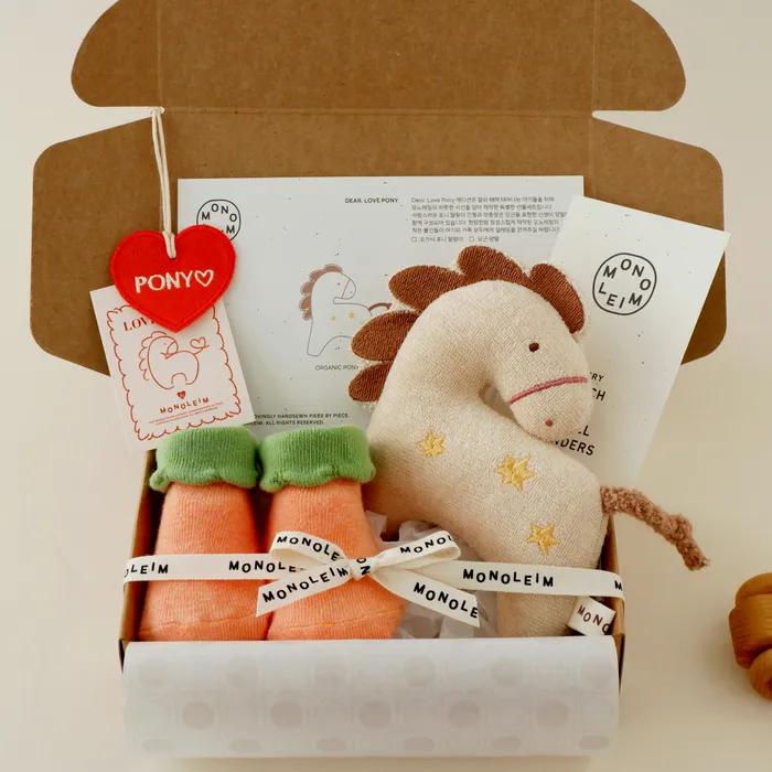 [SET][2026 말띠 출산선물][태명자수]포니 딸랑이 세트(toy+socks)