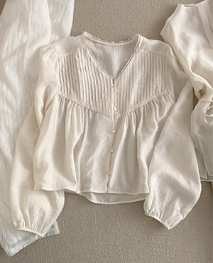 봉주르프로젝트 april pintuck blouse (2color)