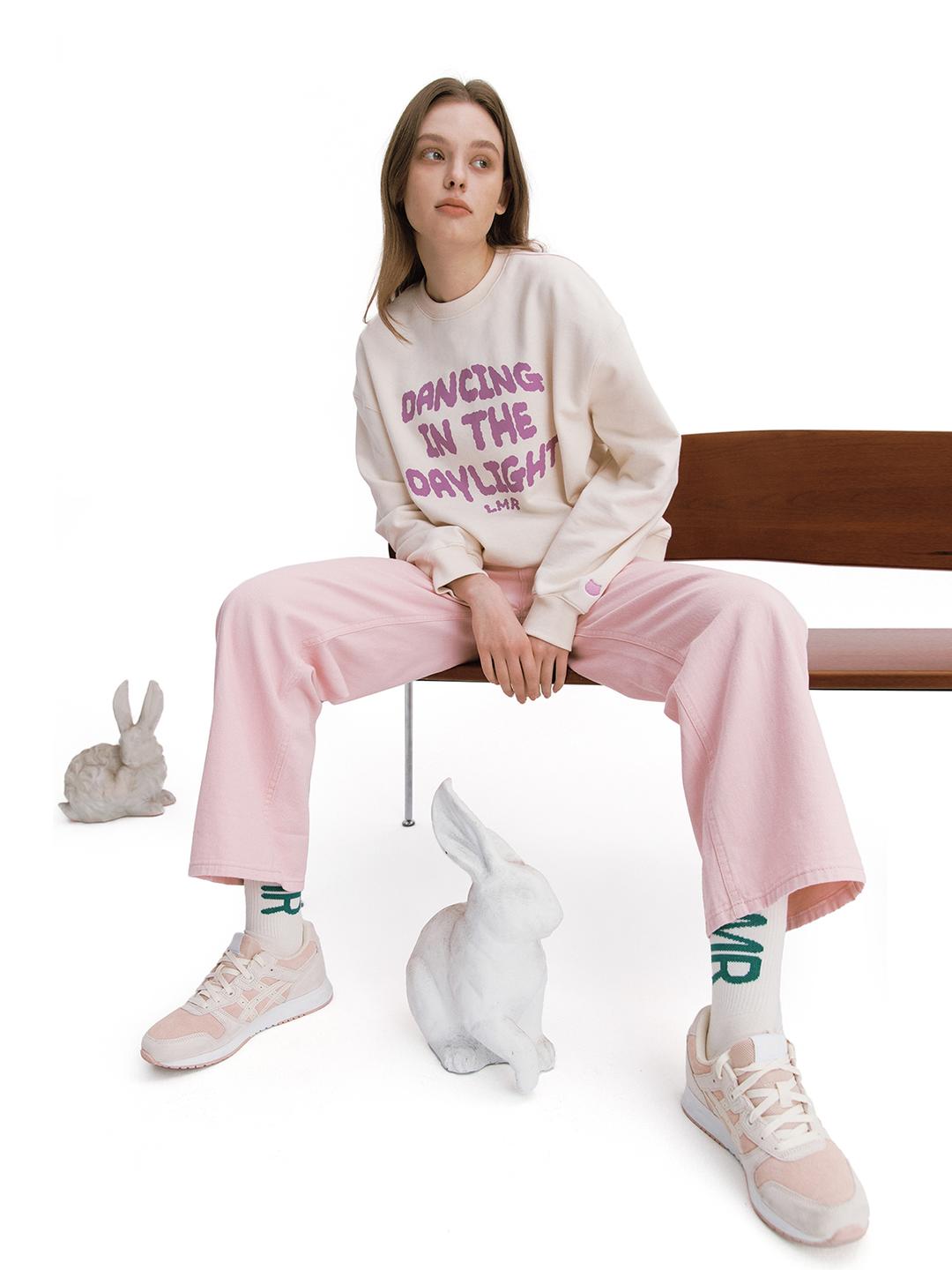 비비드 레터링 프린팅 맨투맨 CREAM