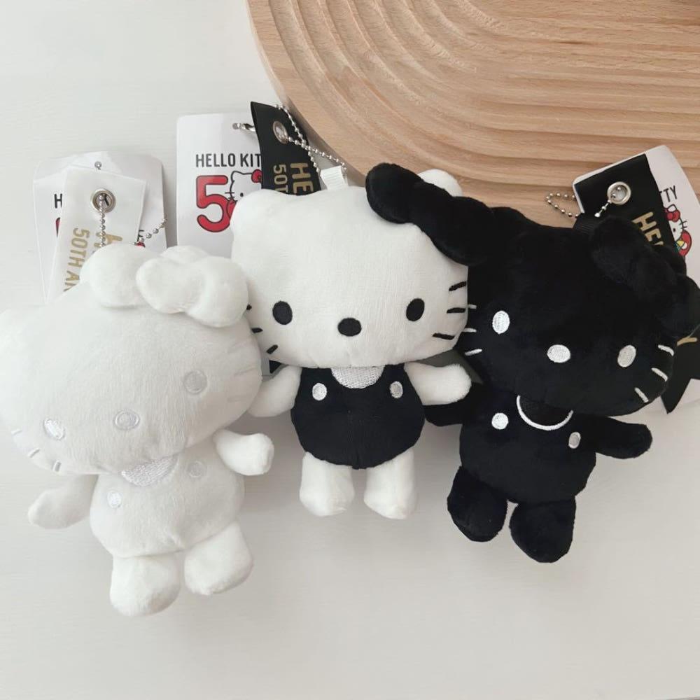 일본 산리오 x AVAIL 헬로키티 50주년 키홀더 블랙키티 화이트키티