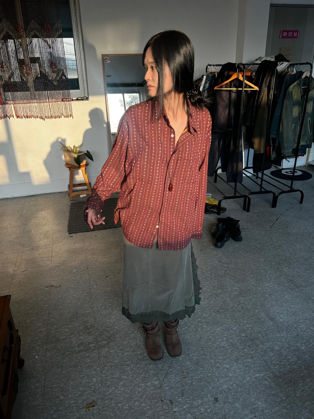 가든페이지 vintage funky stripe shirt