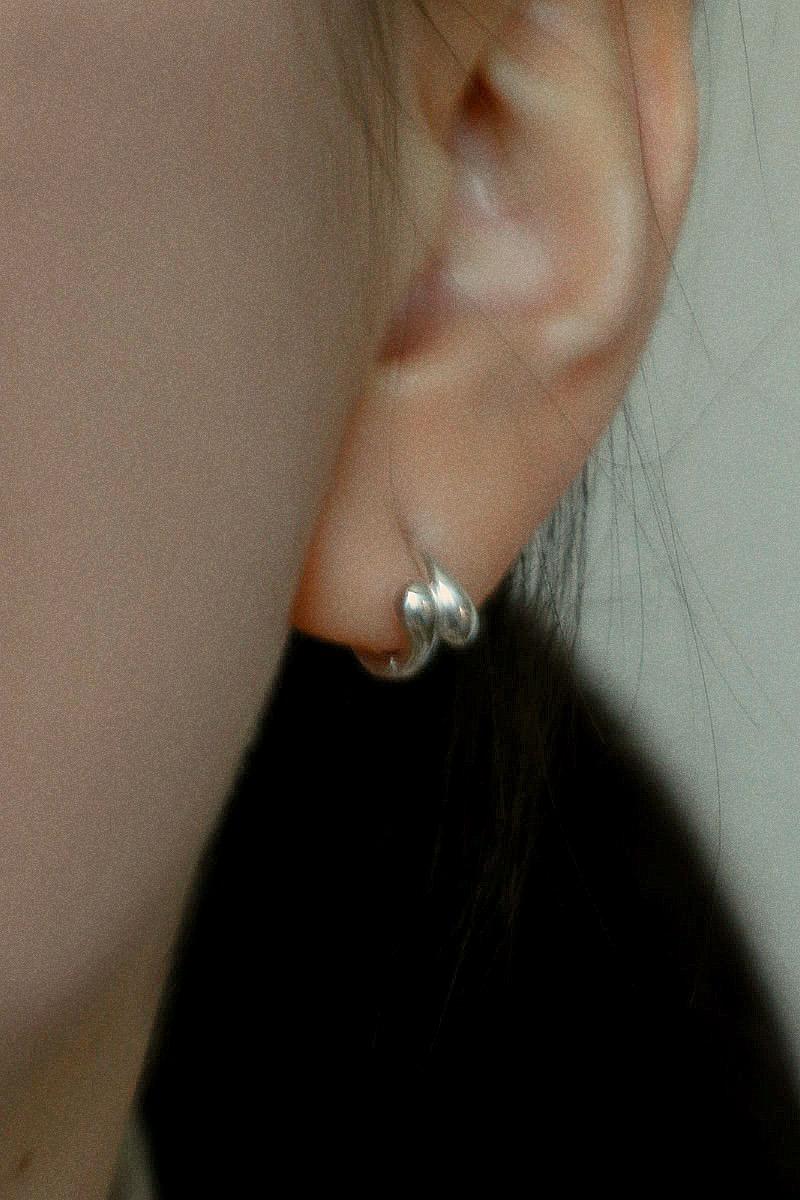 무드크로키 1/23 입고예정 * 925silver 허그 물방울 원터치 귀걸이 (2 color)