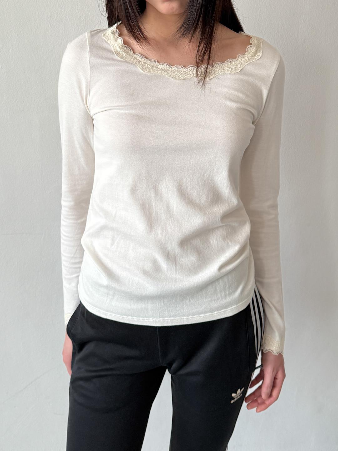 965. Lace Cotton Top