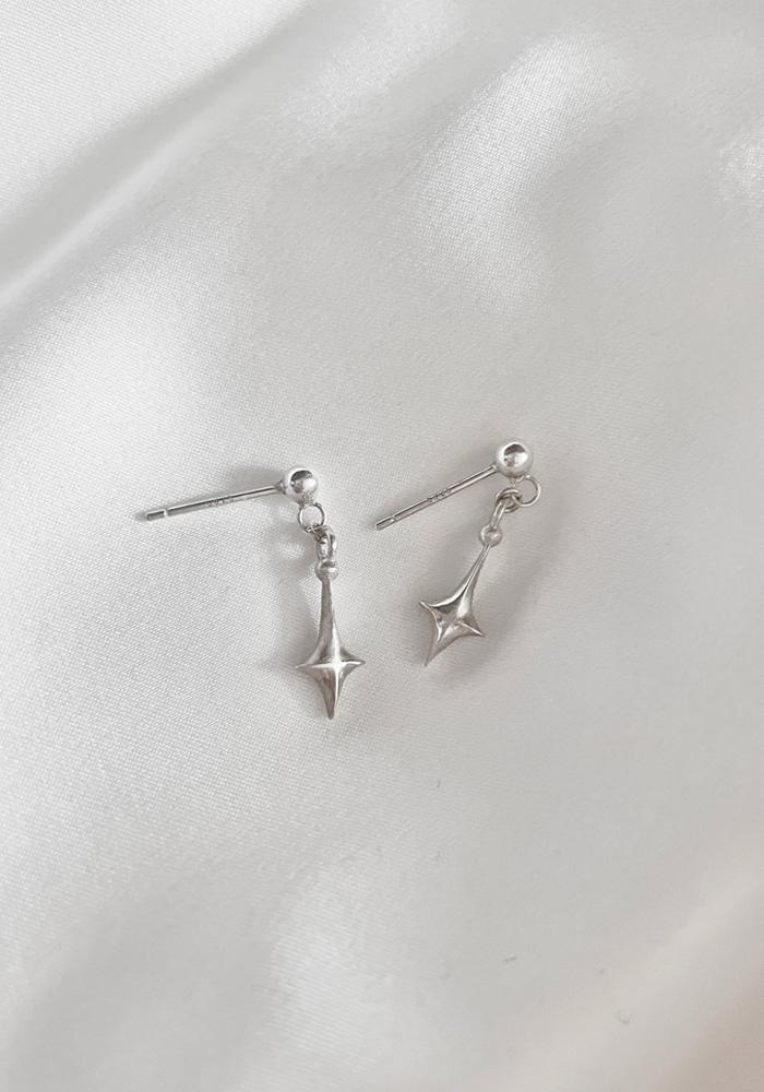 Single star Earrings
