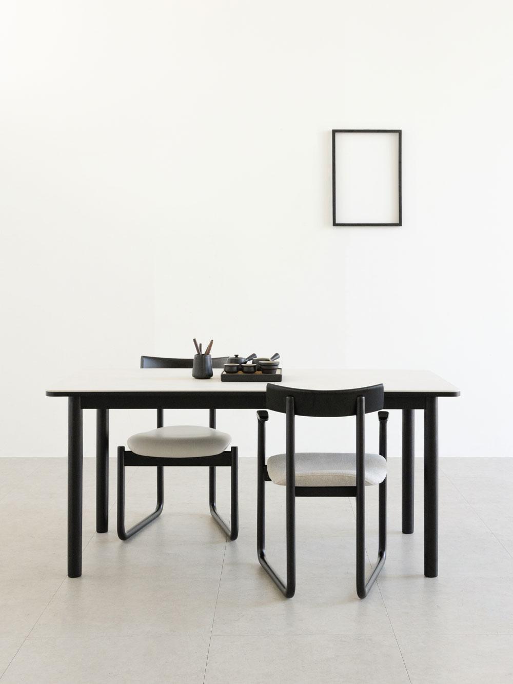 플레인 블랙 포세린식탁