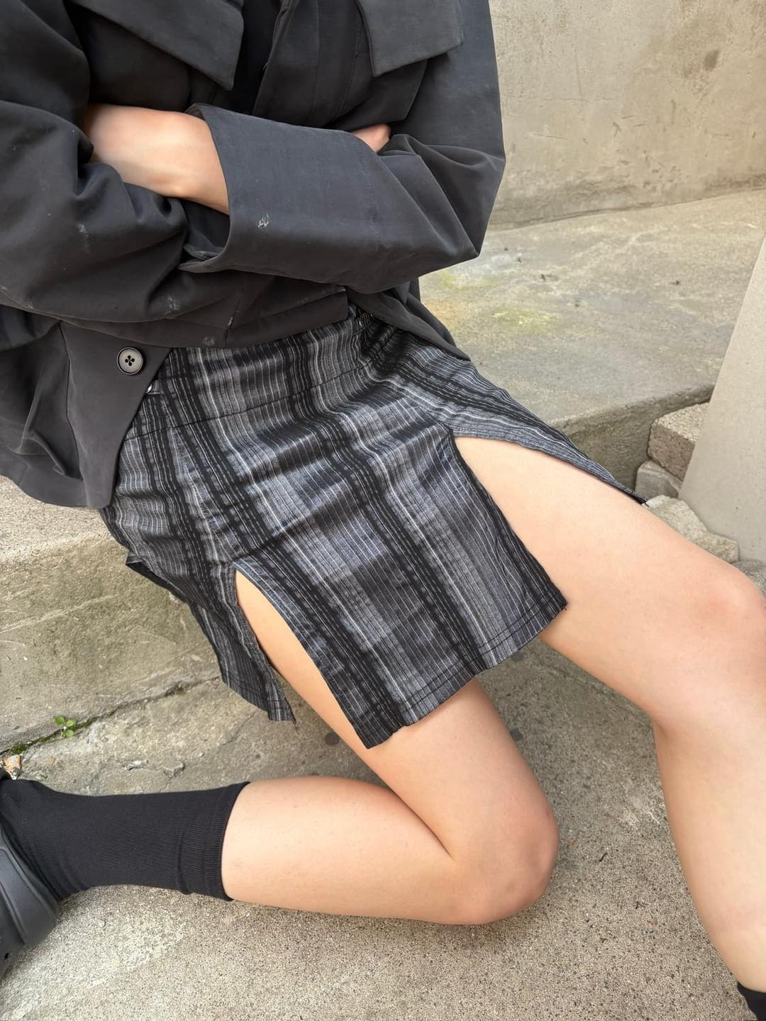 Ozz on cutting detail short type skirt  | 후루츠패밀리