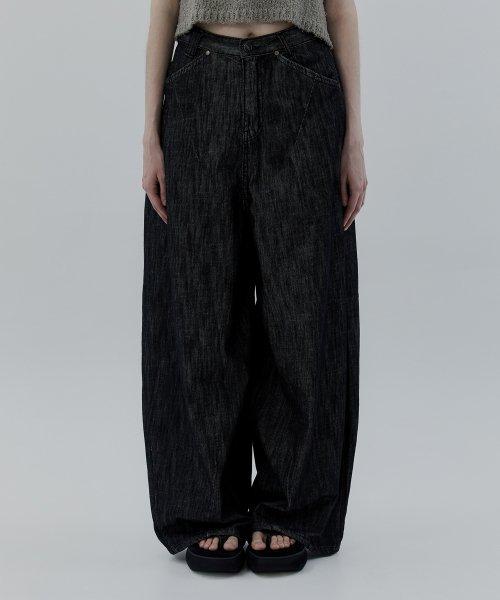Dart Balloon Fit Denim Pants [ Black ]