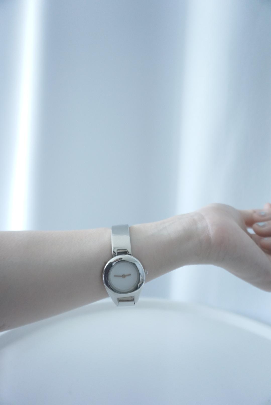 elliptical basic watch